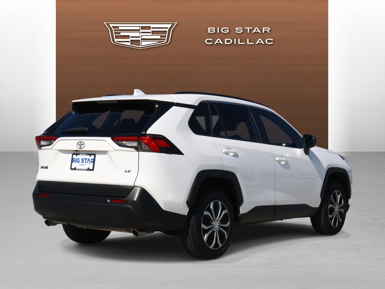 Used 2019 Toyota RAV4 LE image 5