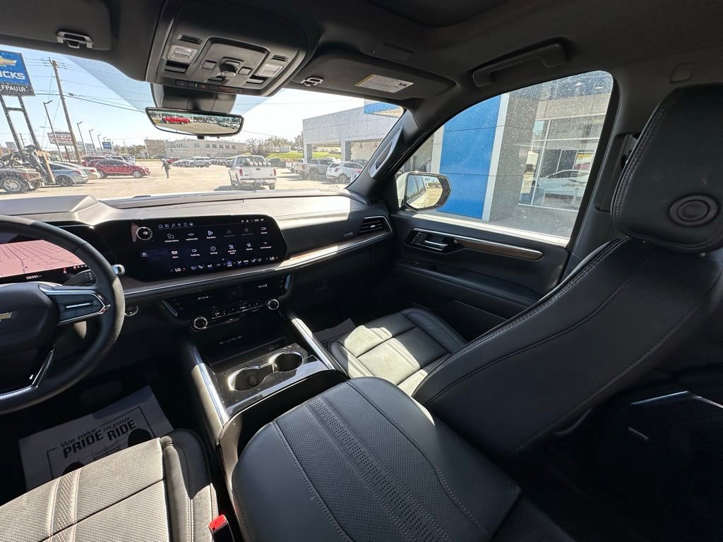 Used 2025 Chevrolet Suburban High Country AWD/4WD image 25