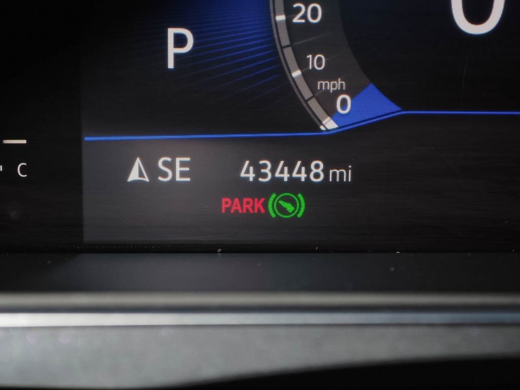 Used 2022 Volkswagen Tiguan SE w/ Panoramic Sunroof Package image 19