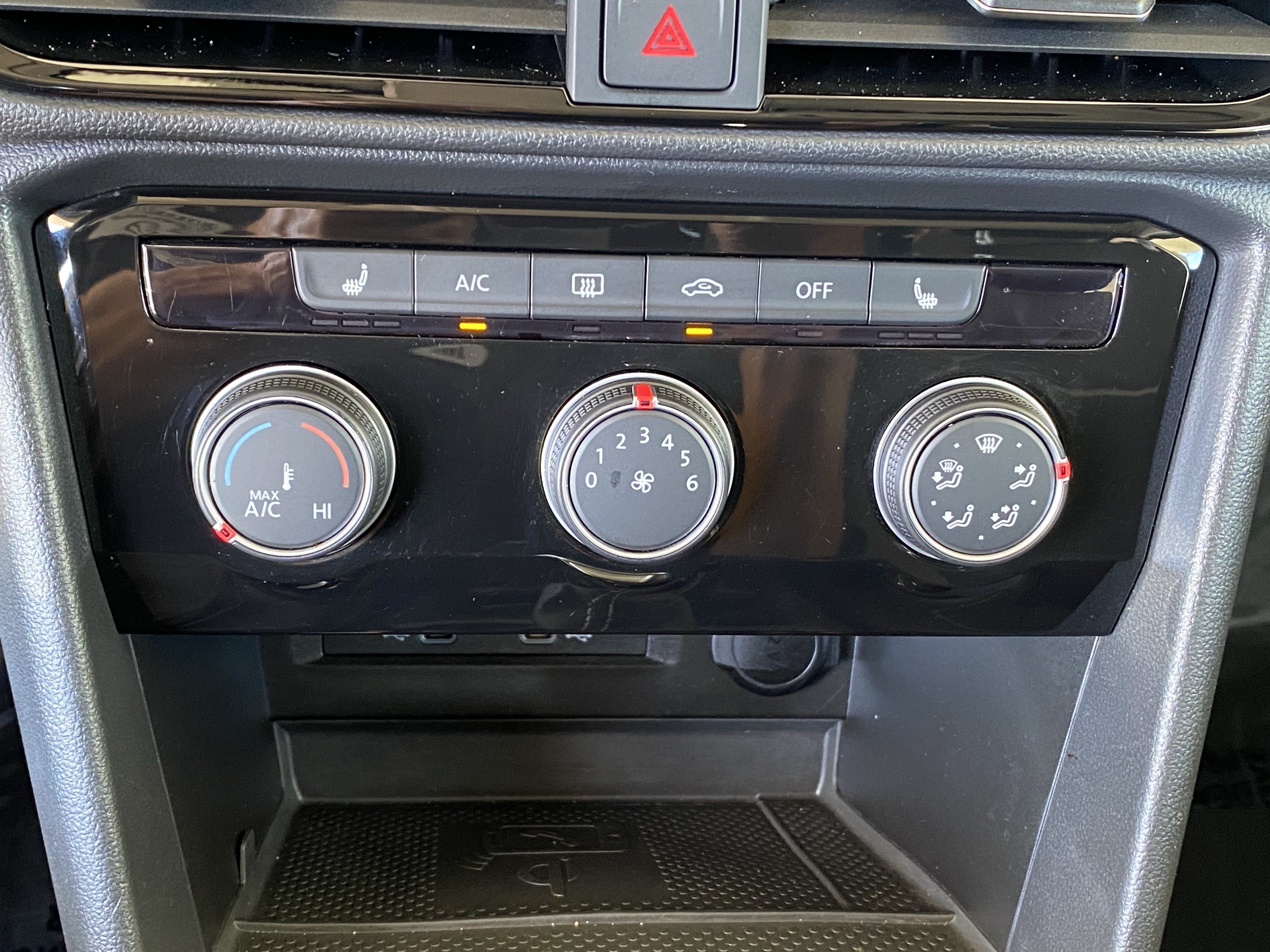Certified 2023 Volkswagen Taos SE FWD image 32