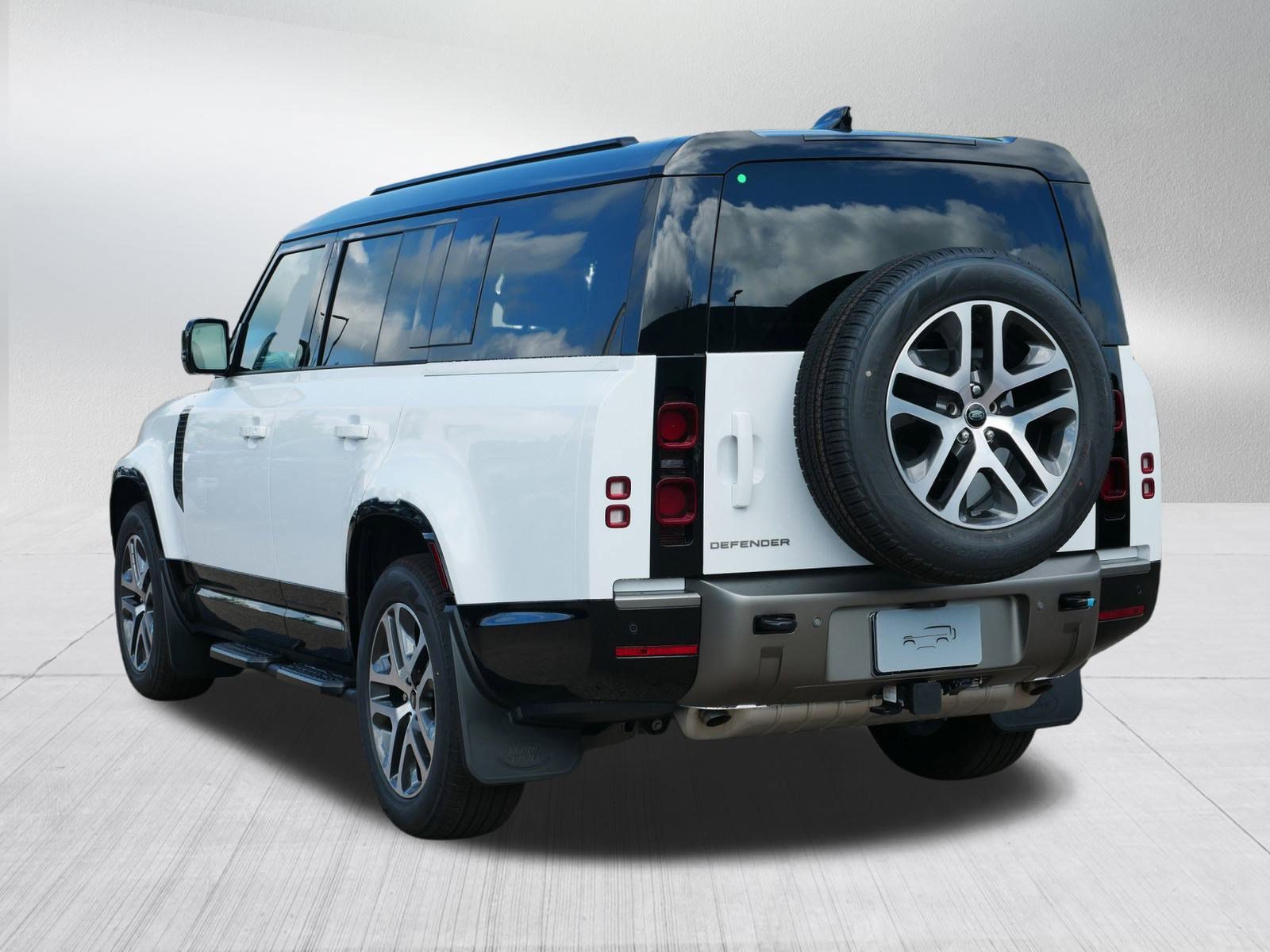 New 2025 Land Rover Defender 130 X-Dynamic SE image 2