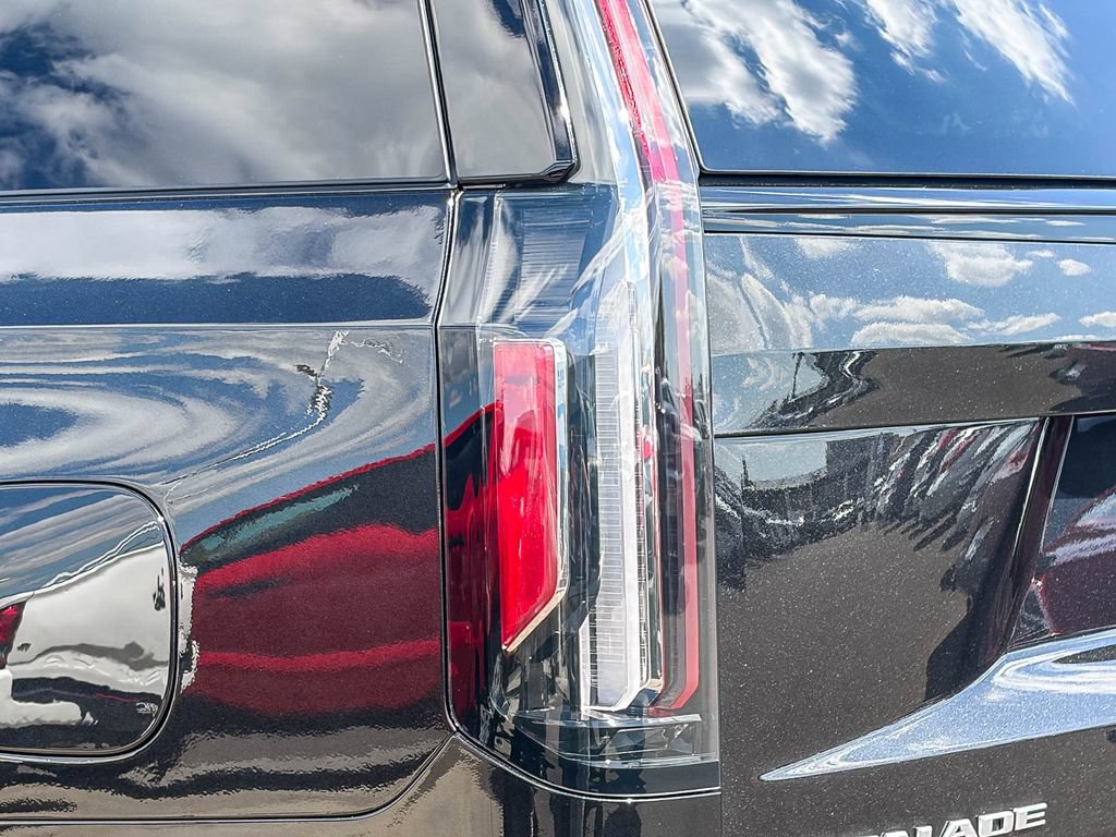 Used 2024 Cadillac Escalade ESV V AWD/4WD image 3