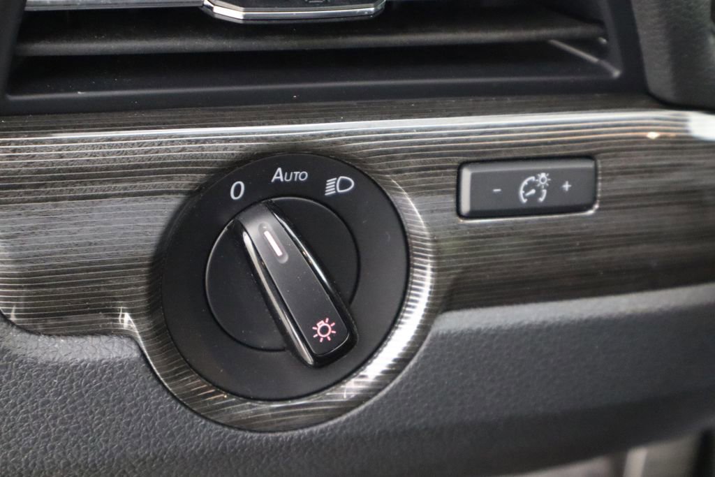 Used 2020 Volkswagen Passat 2.0T R-Line image 22