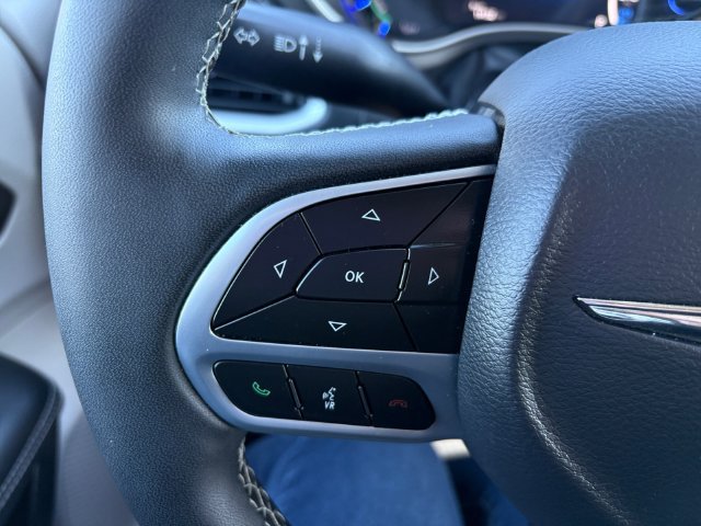 Used 2023 Chrysler Pacifica Touring-L FWD image 24