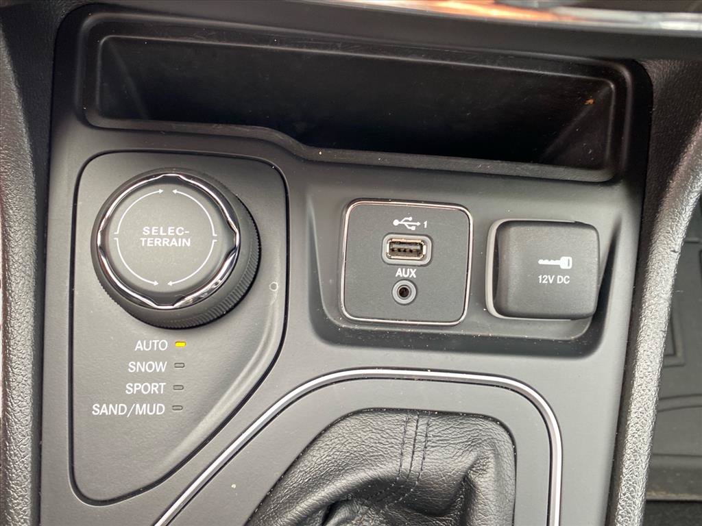 Used 2021 Jeep Cherokee Latitude Lux AWD/4WD image 16