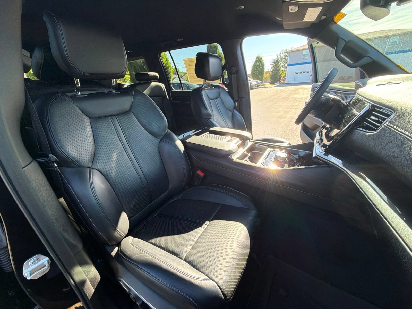 Used 2024 Jeep Wagoneer 4WD image 30