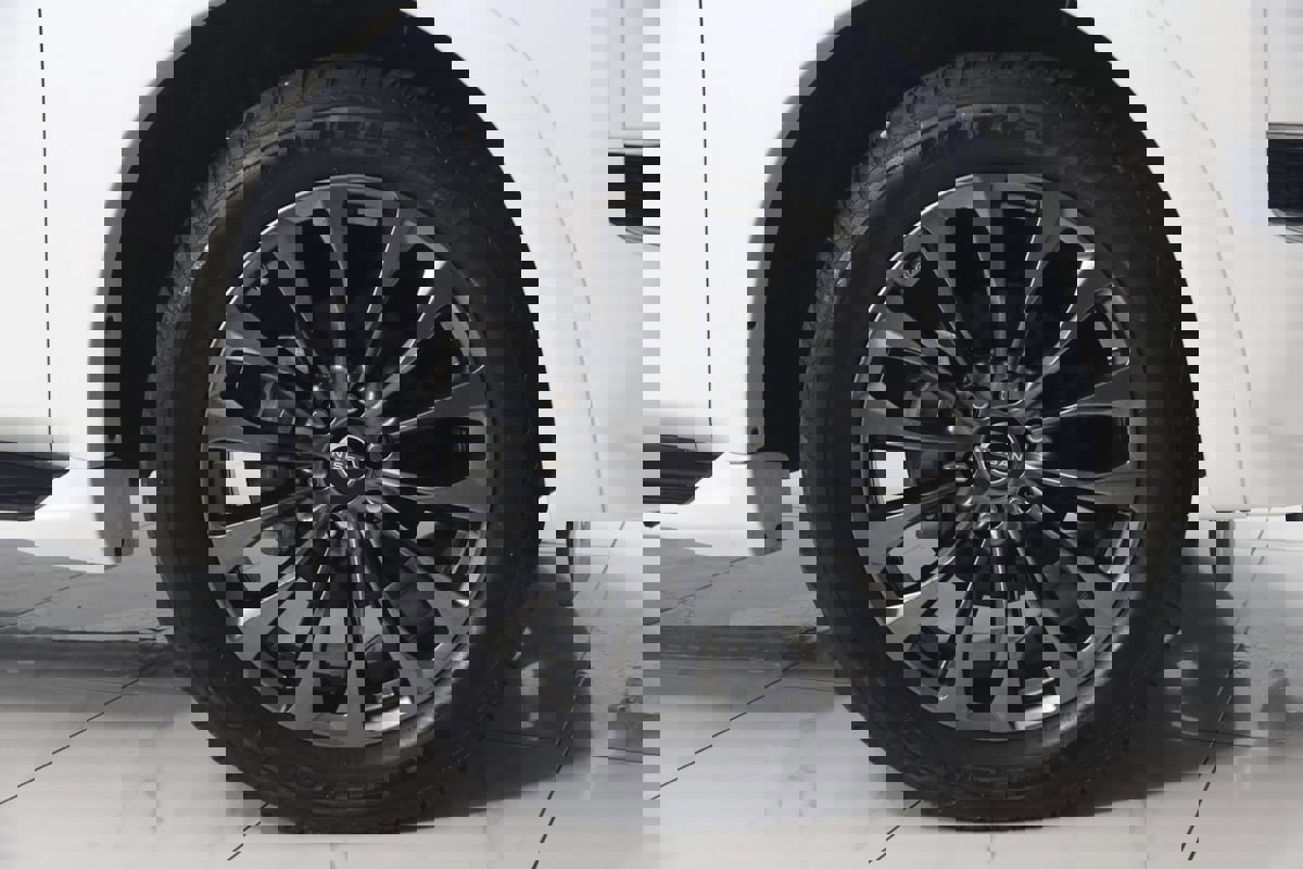 Used 2024 Nissan Armada Platinum w/ Captain's Chairs Package image 16