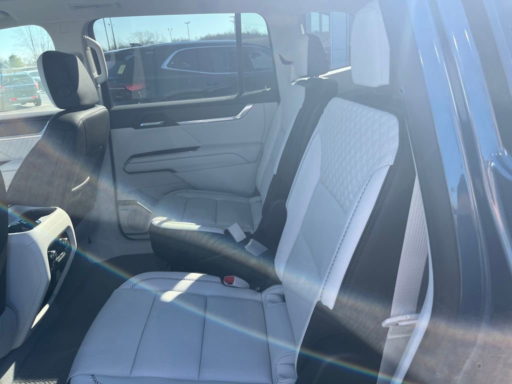 Used 2026 GMC Acadia Denali w/ Super Cruise Package image 23