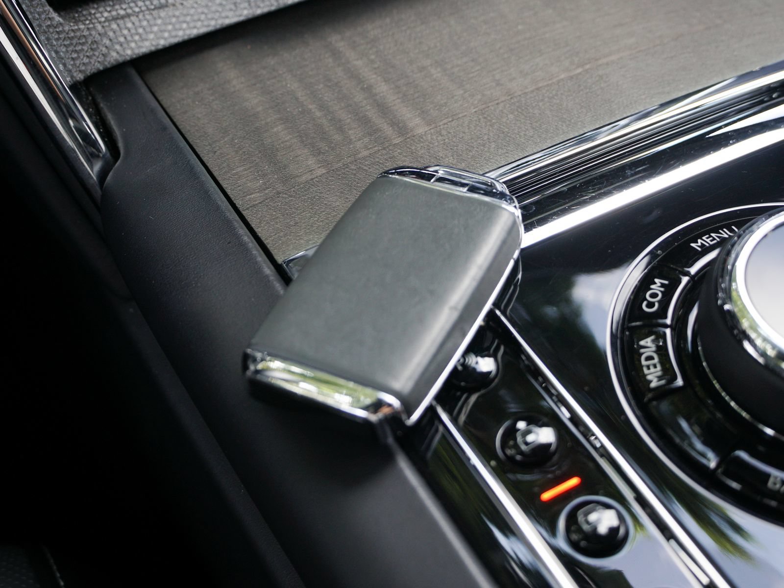 Certified 2024 Rolls-Royce Cullinan AWD/4WD image 34