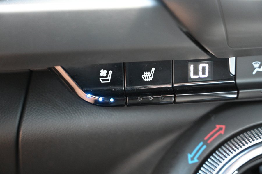 Used 2022 Chevrolet Camaro LT w/ Technology Package RWD image 25
