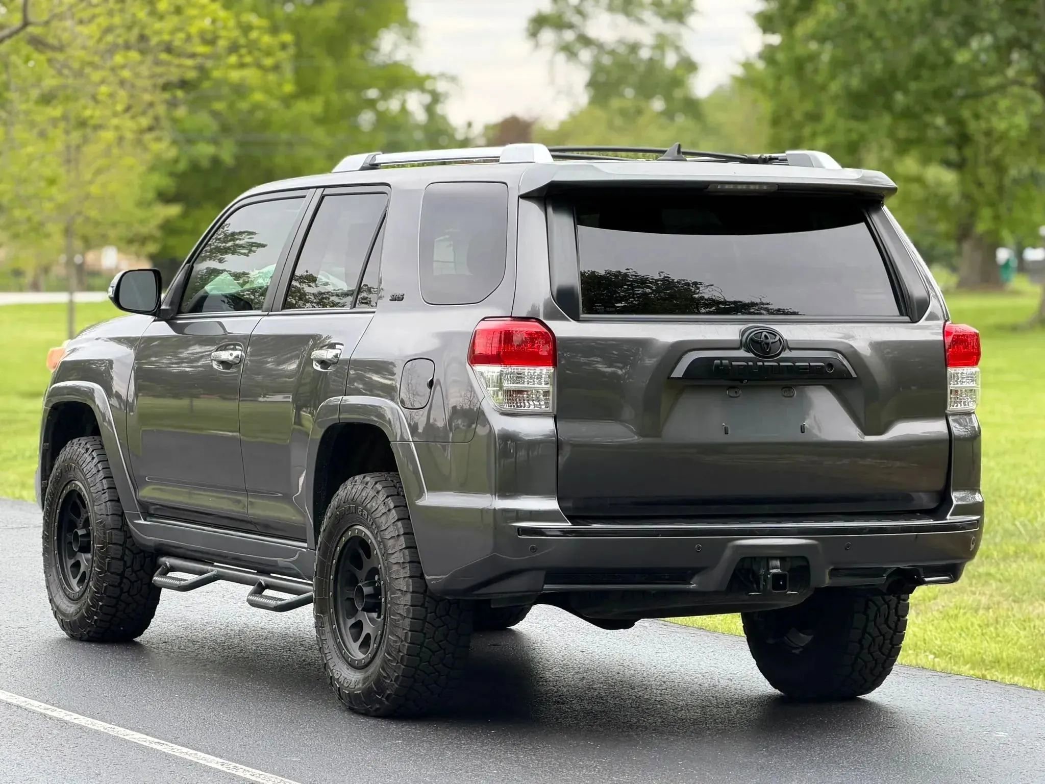 Used 2010 Toyota 4Runner SR5 AWD/4WD image 4