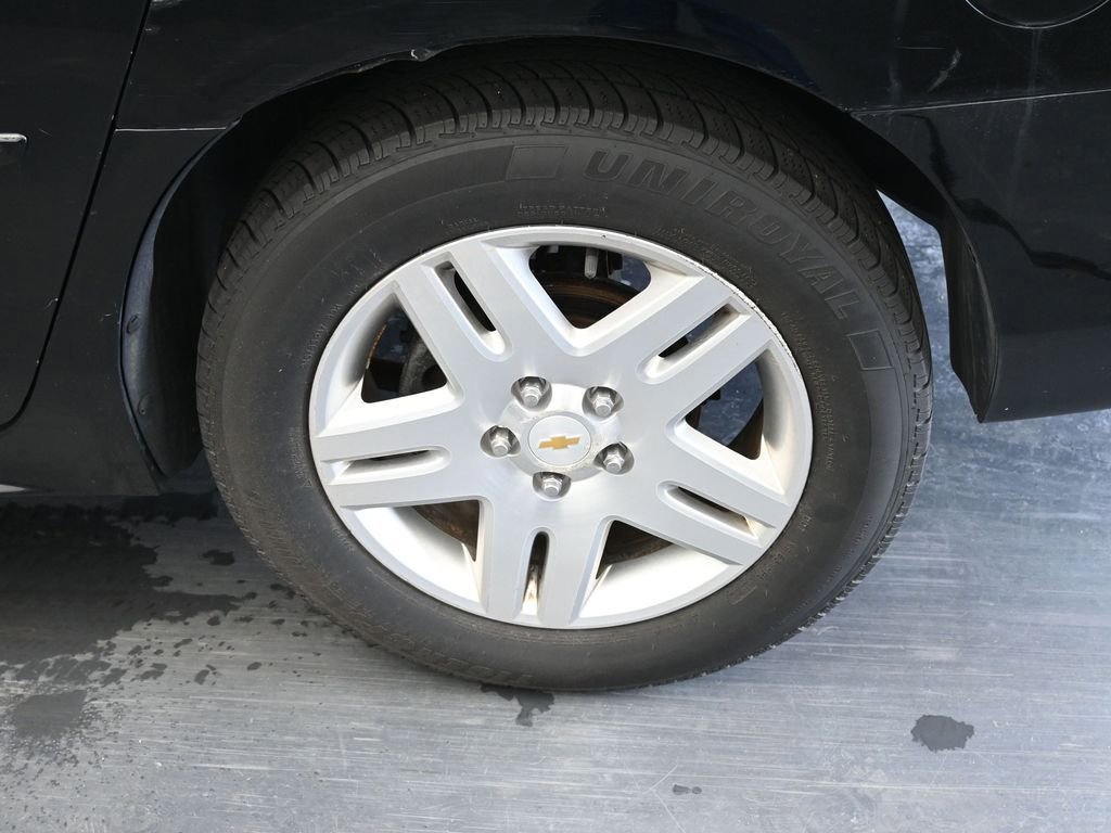 Used 2011 Chevrolet Impala LT w/ Luxury Edition Package FWD image 14
