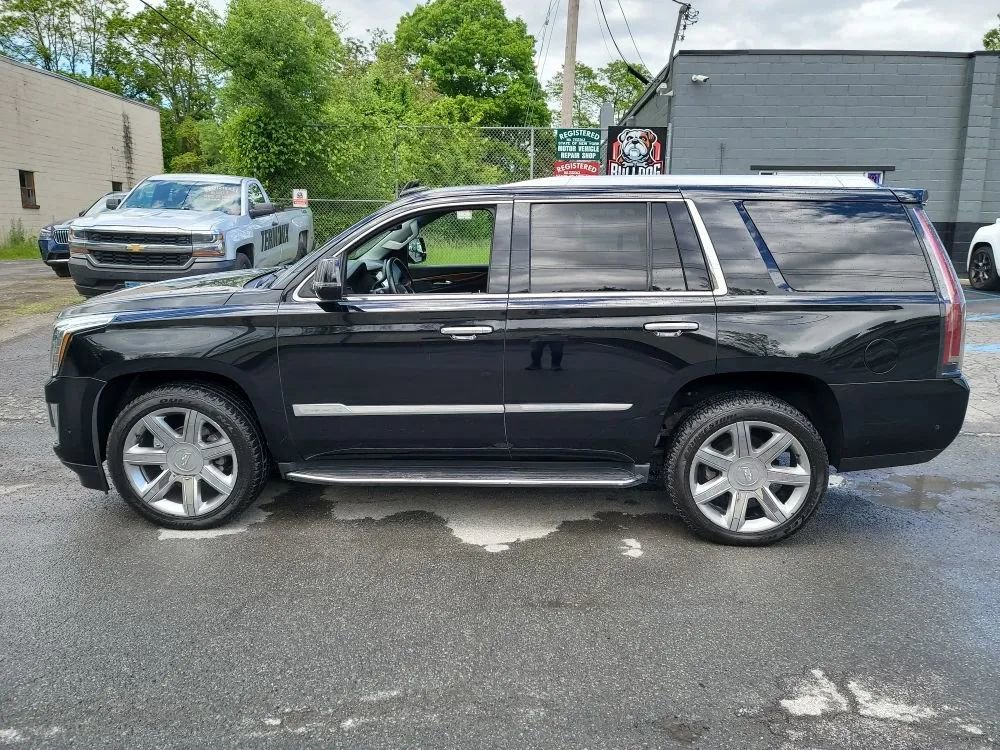 Used 2018 Cadillac Escalade Luxury AWD/4WD image 8