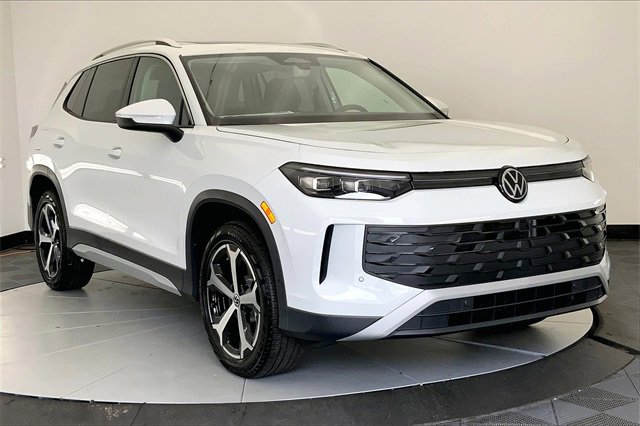 New 2025 Volkswagen Tiguan SE