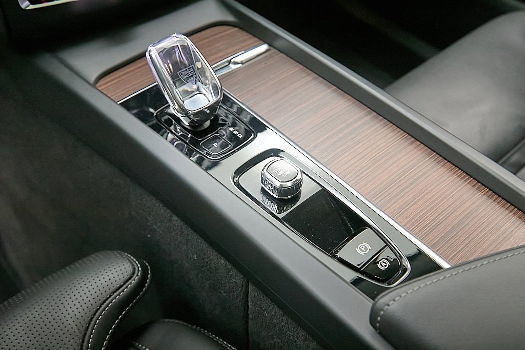 Certified 2023 Volvo XC60 B5 Ultimate image 19