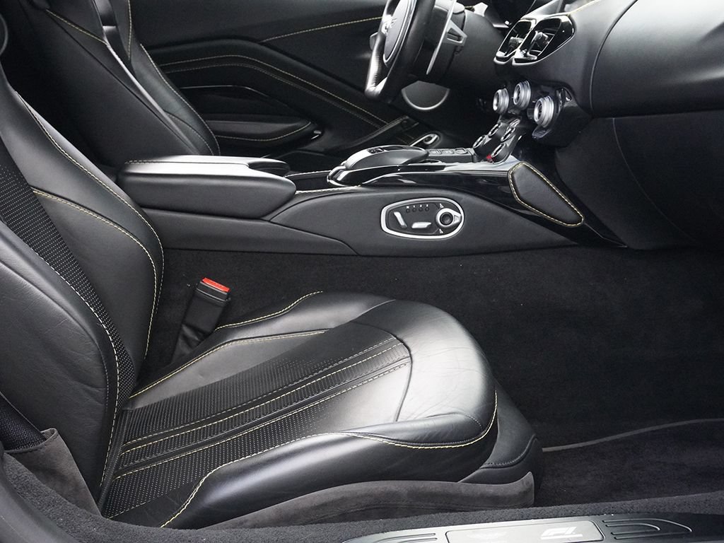 Used 2020 Aston Martin V8 Vantage Coupe RWD image 25