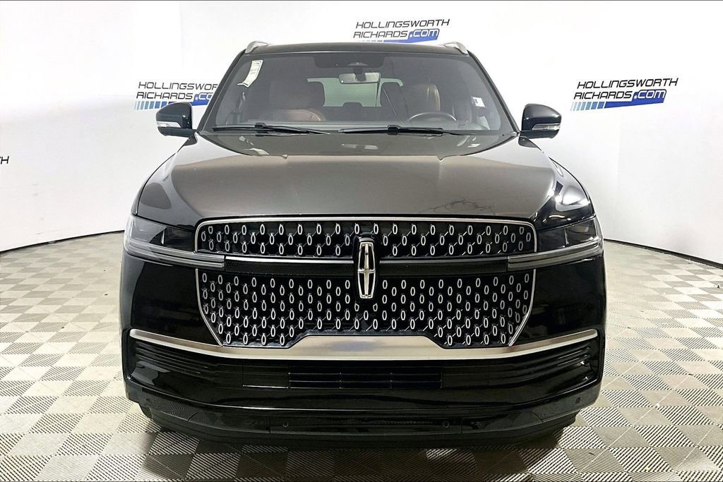 Used 2025 Lincoln Navigator Reserve image 2
