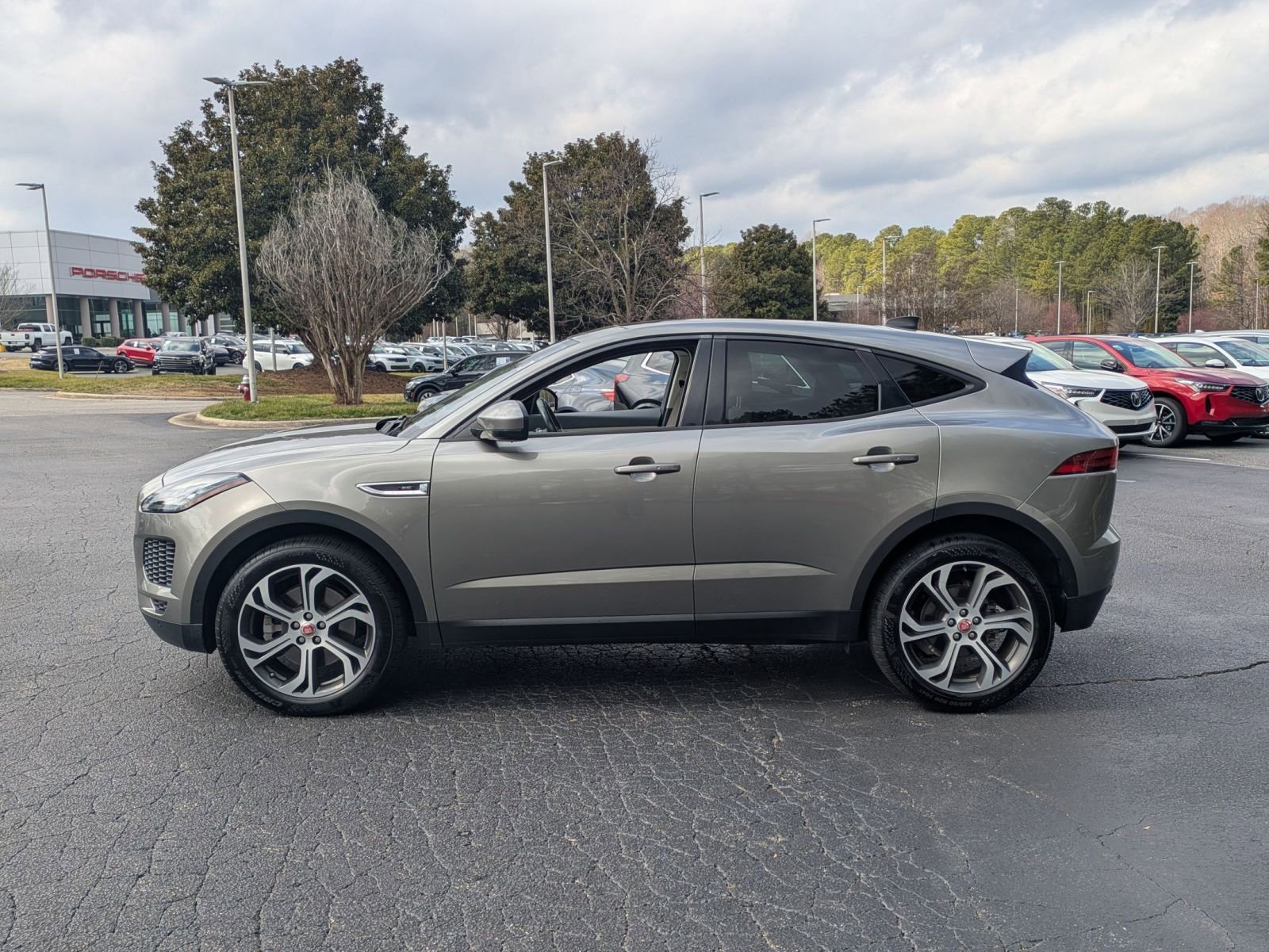 Used 2020 Jaguar E-PACE SE image 8