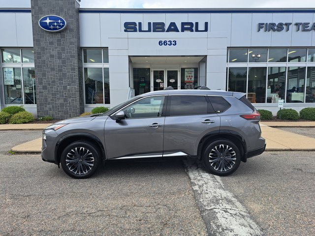 Used 2025 Nissan Rogue Platinum FWD image 3