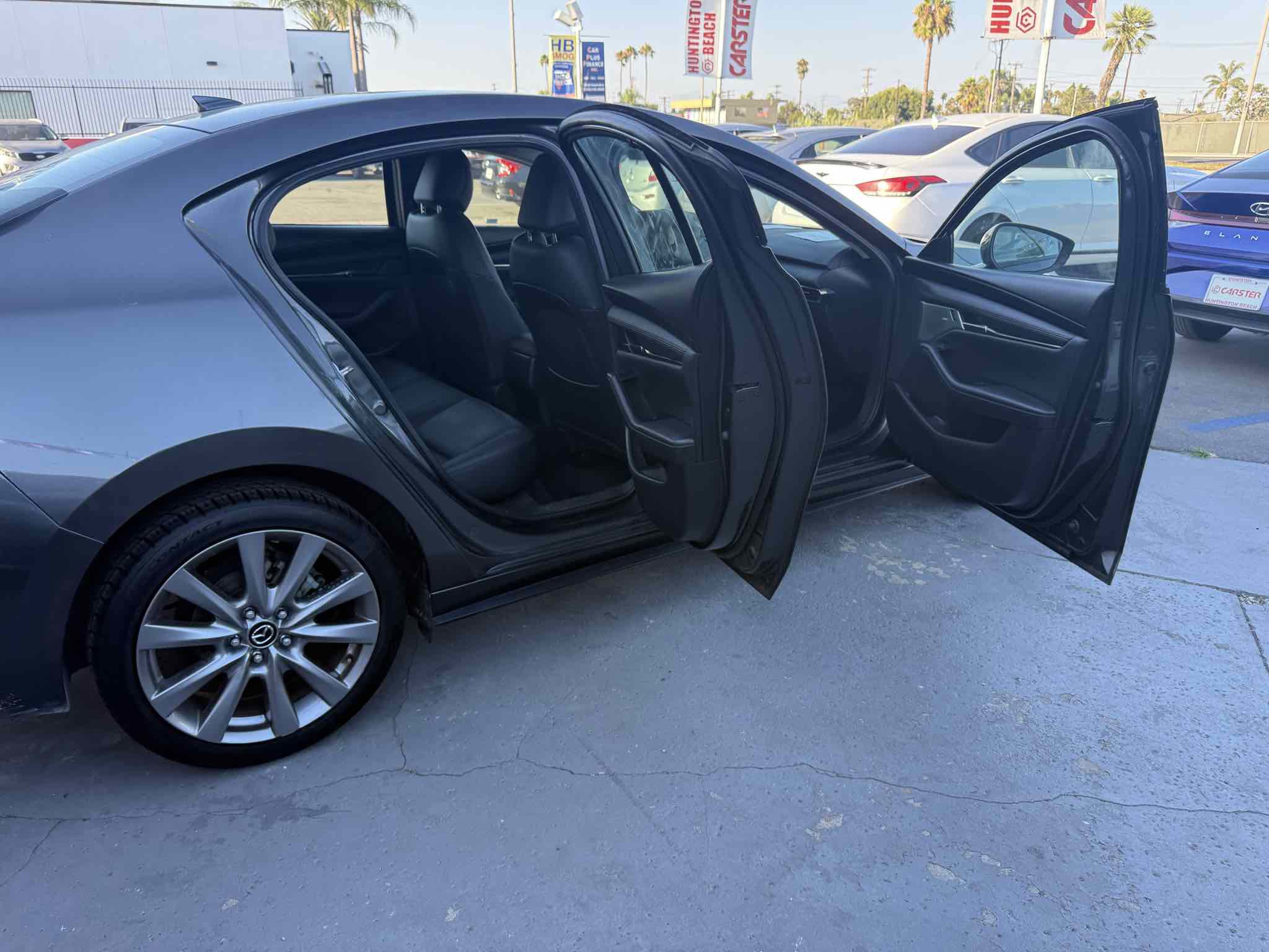 Used 2019 MAZDA MAZDA3 Sedan w/ Preferred Package image 31