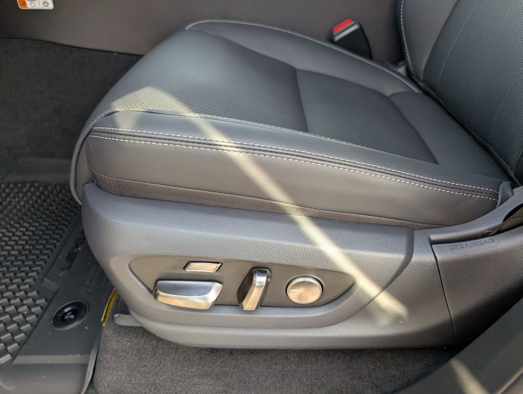 New 2025 Lexus LX 600 4WD w/ Luxury Package image 7