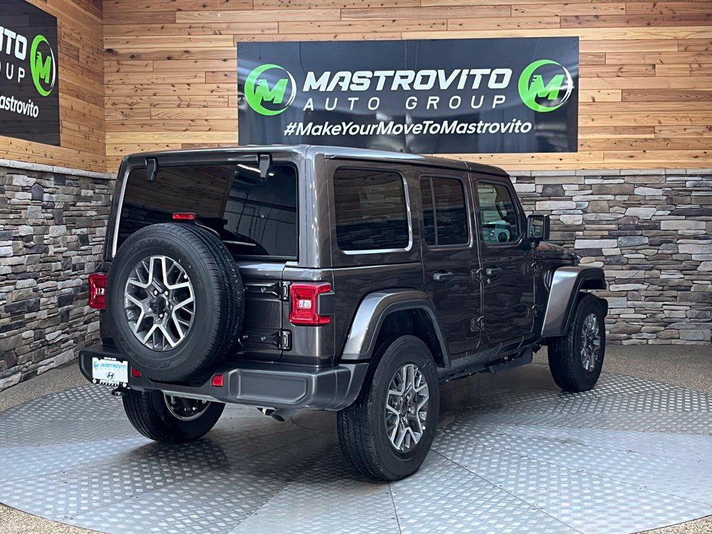 Used 2026 Jeep Wrangler Unlimited Sahara AWD/4WD image 17