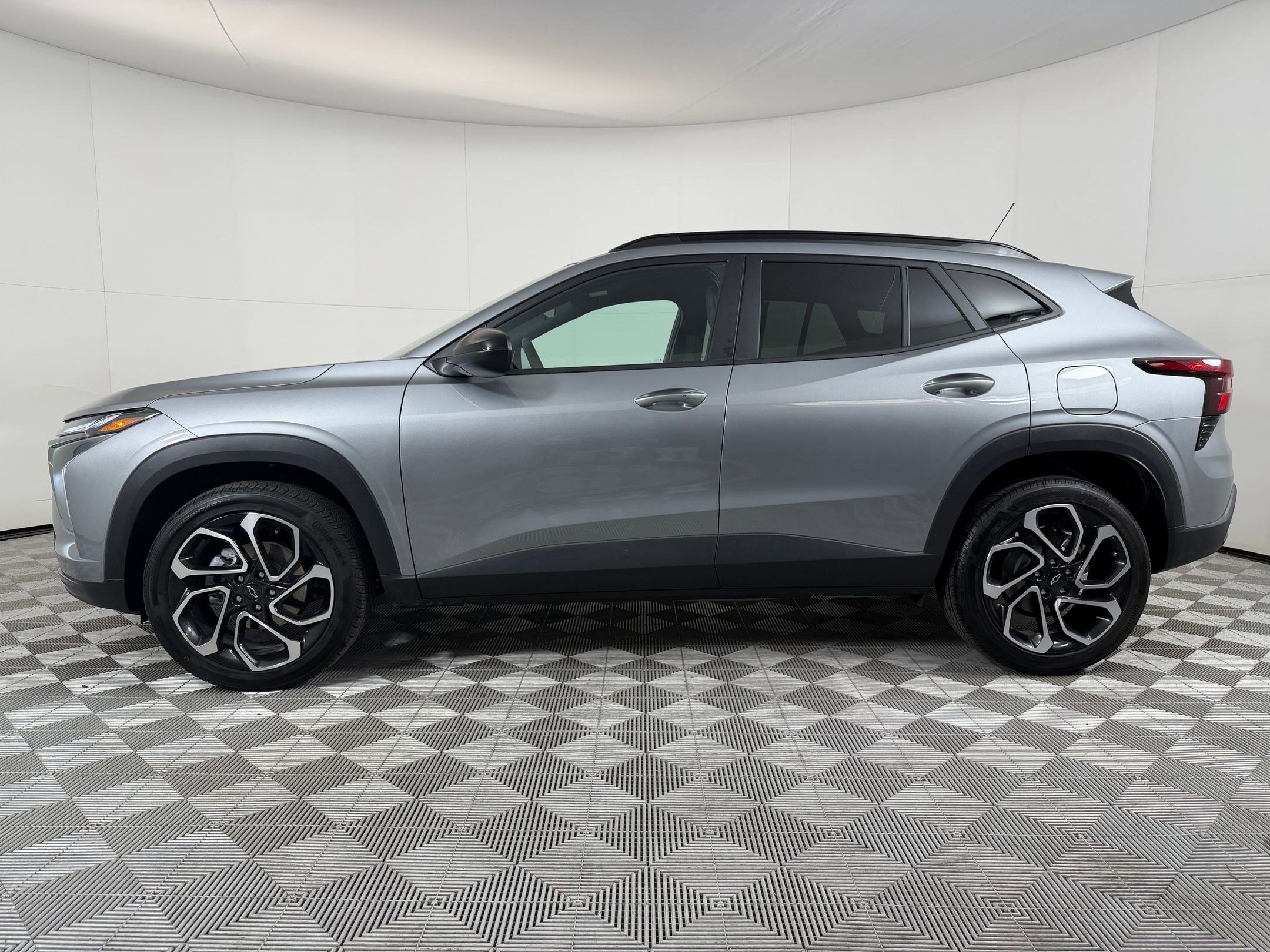 Used 2026 Chevrolet Trax RS w/ Driver Confidence Package image 2