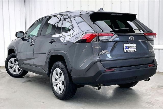 Used 2022 Toyota RAV4 LE AWD/4WD image 11