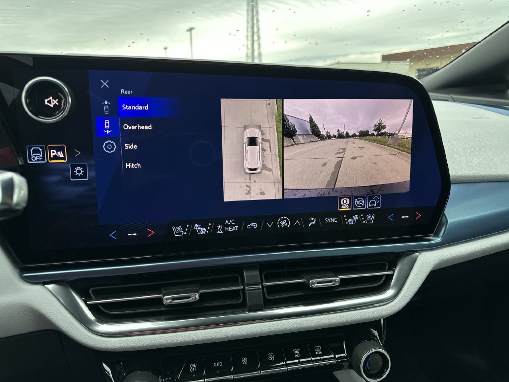 New 2026 Chevrolet Equinox EV LT w/ Convenience Package II AWD/4WD image 15