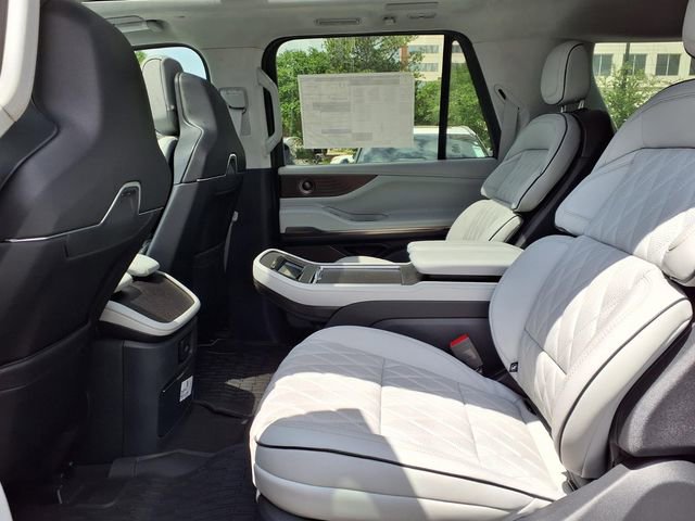 New 2026 Lincoln Navigator L Black Label AWD/4WD image 8