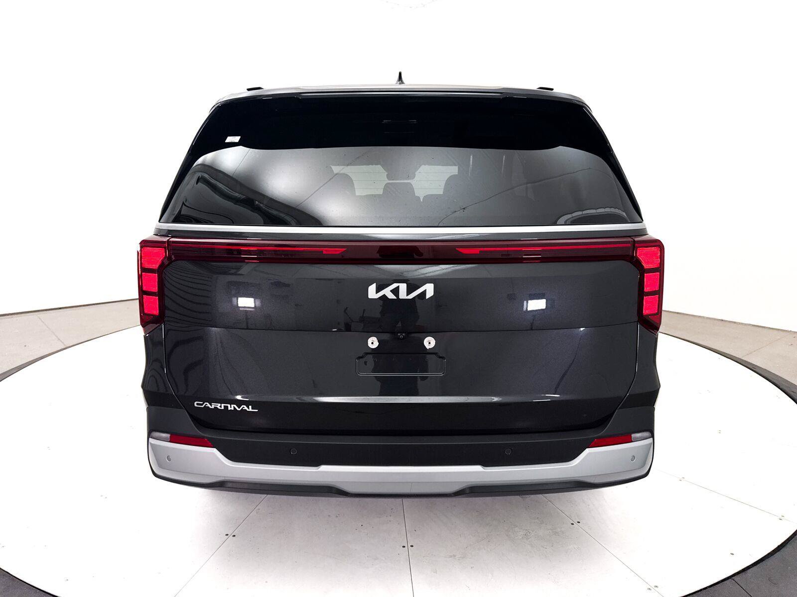 Used 2026 Kia Carnival EX FWD image 19