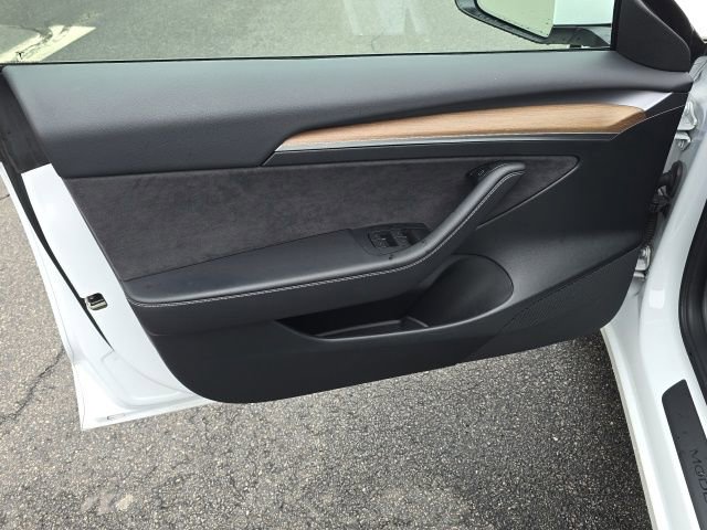 Used 2023 Tesla Model 3 Standard Range image 19