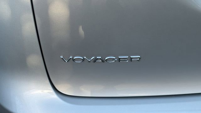 Used 2023 Chrysler Voyager LX image 12
