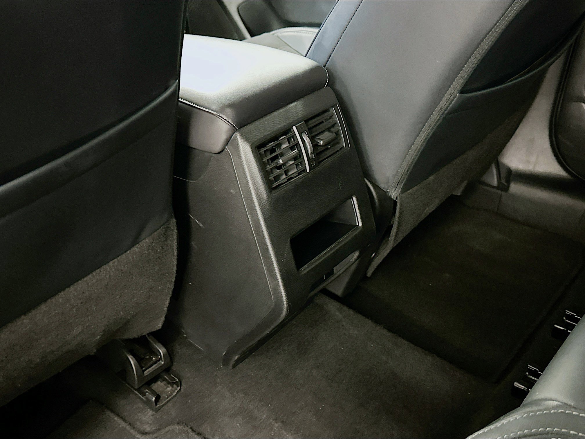 Used 2024 Mitsubishi Outlander SE image 28