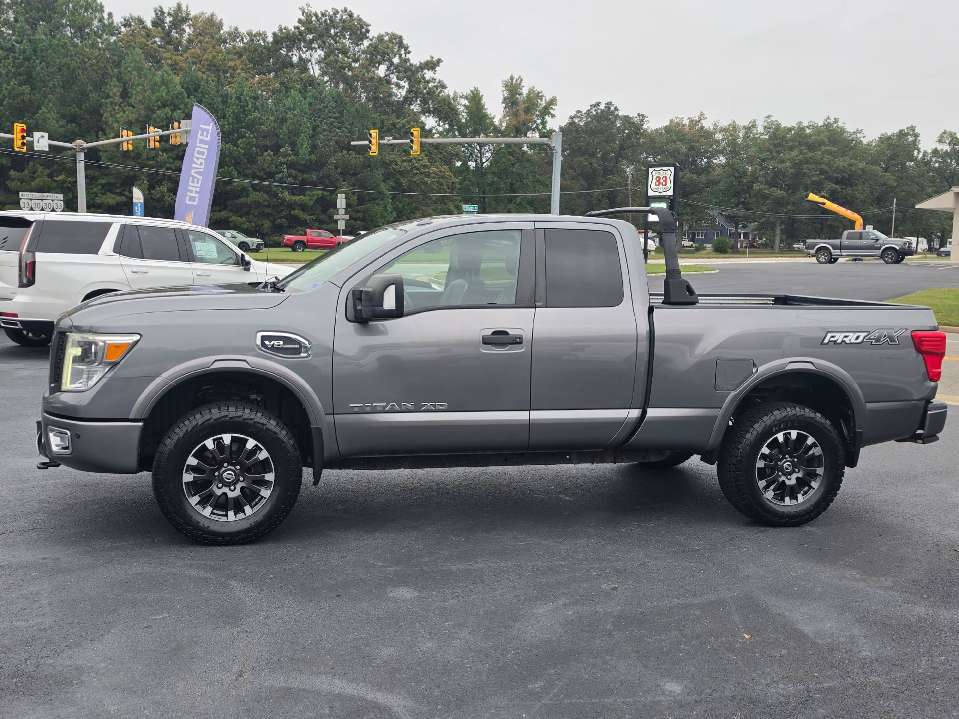 Used 2017 Nissan Titan PRO-4X w/ Pro-4x Convenience Package AWD/4WD image 2