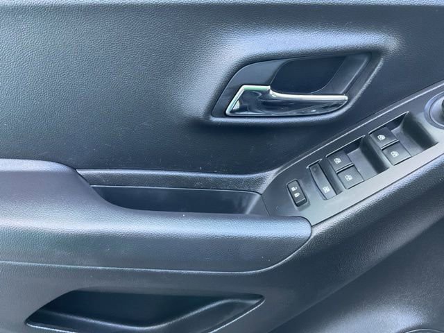 Used 2019 Chevrolet Trax LT w/ LT Convenience Package FWD image 28