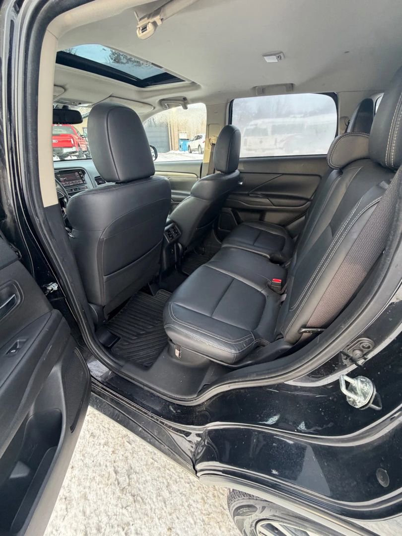 Used 2019 Mitsubishi Outlander SE image 29