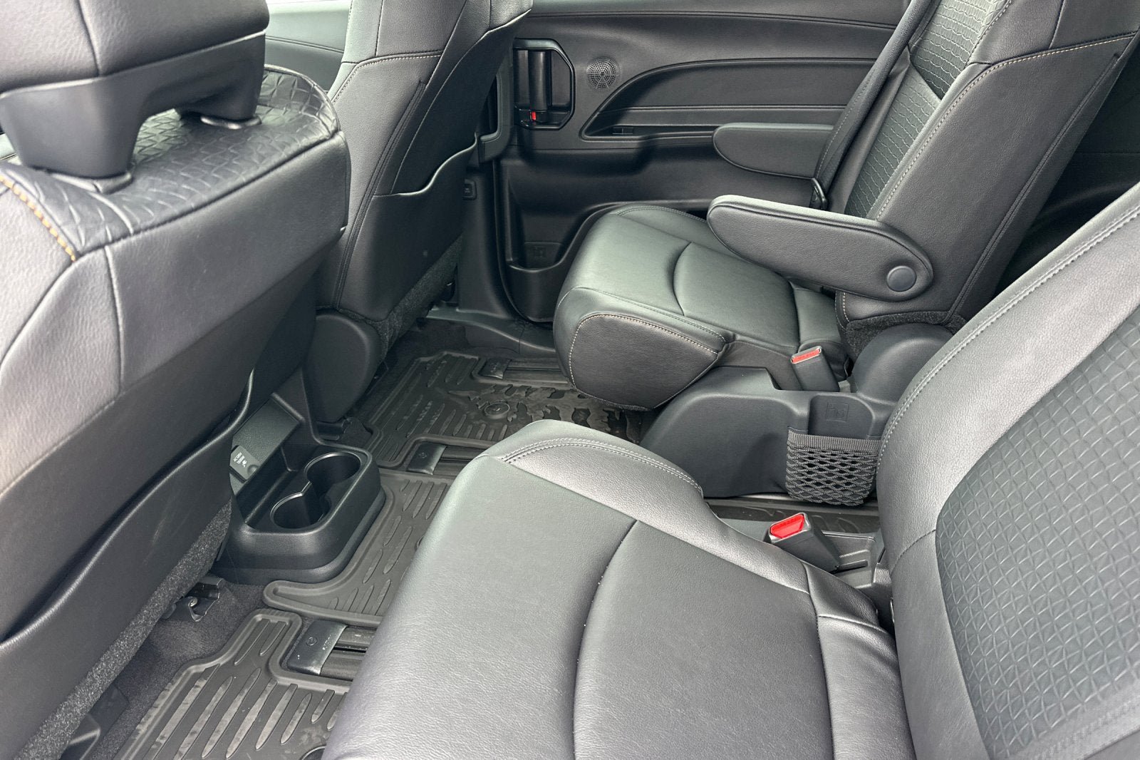 New 2026 Toyota Sienna XLE Woodland Edition AWD/4WD image 10