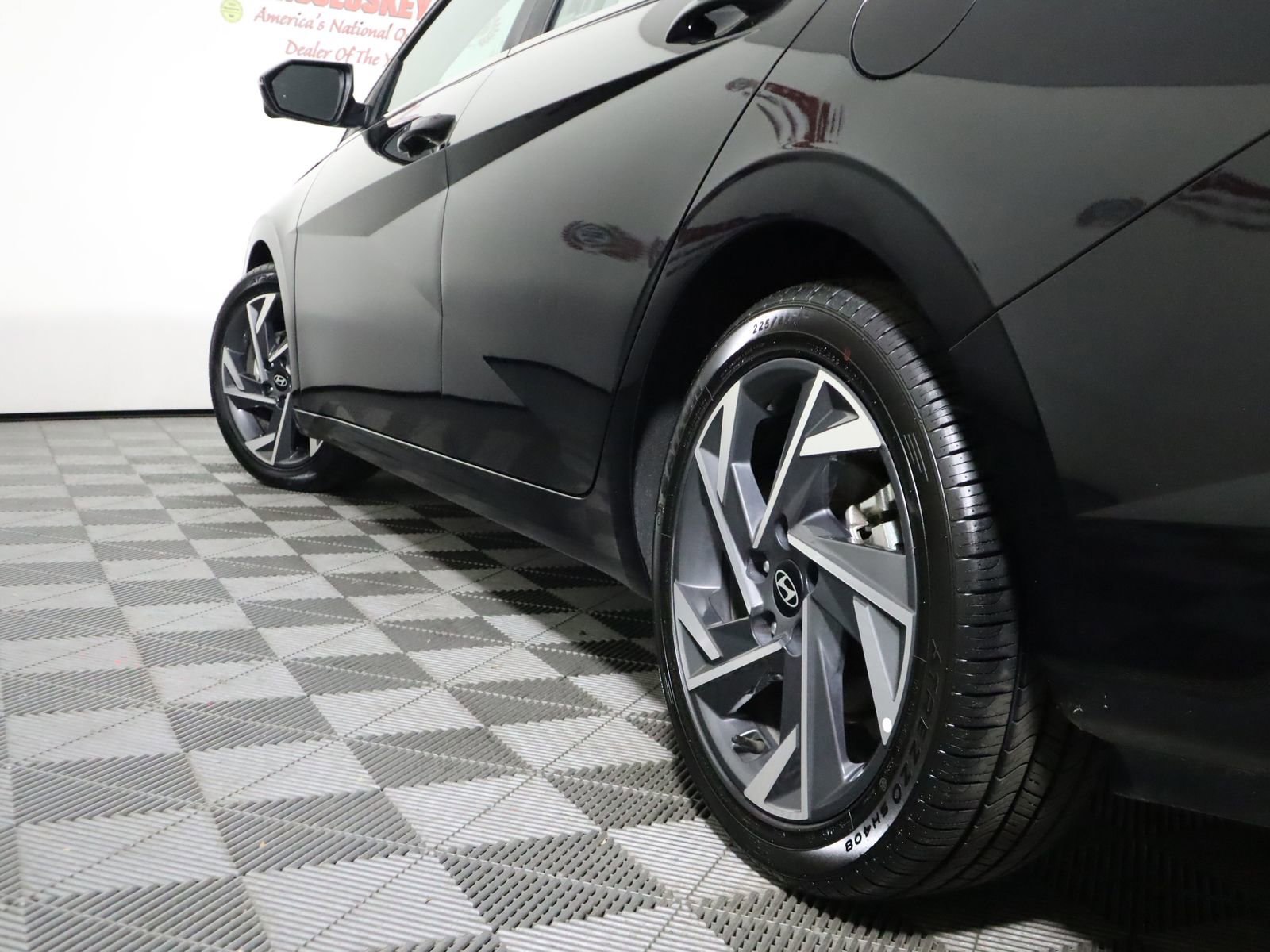 Used 2024 Hyundai Elantra Limited image 23