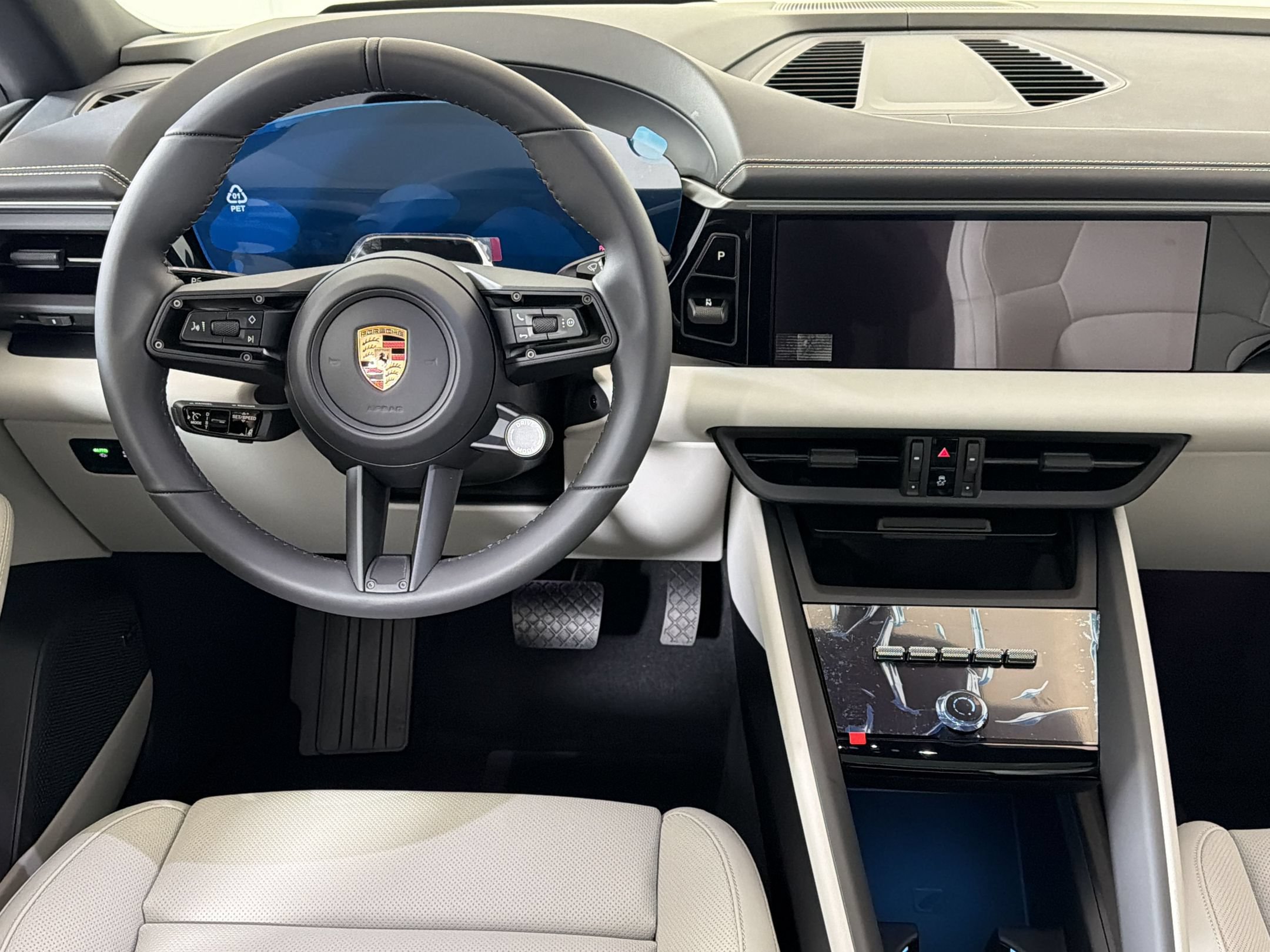 Used 2026 Porsche Macan Electric RWD image 25