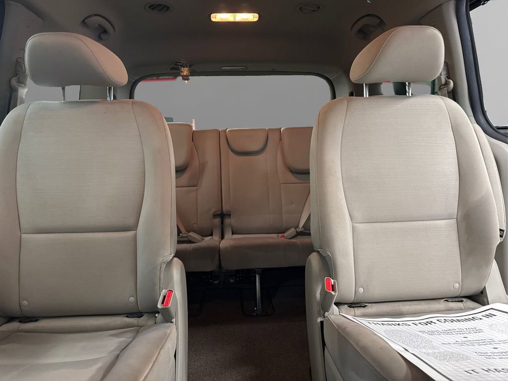 Used 2015 Kia Sedona LX w/ LX Convenience Package image 18