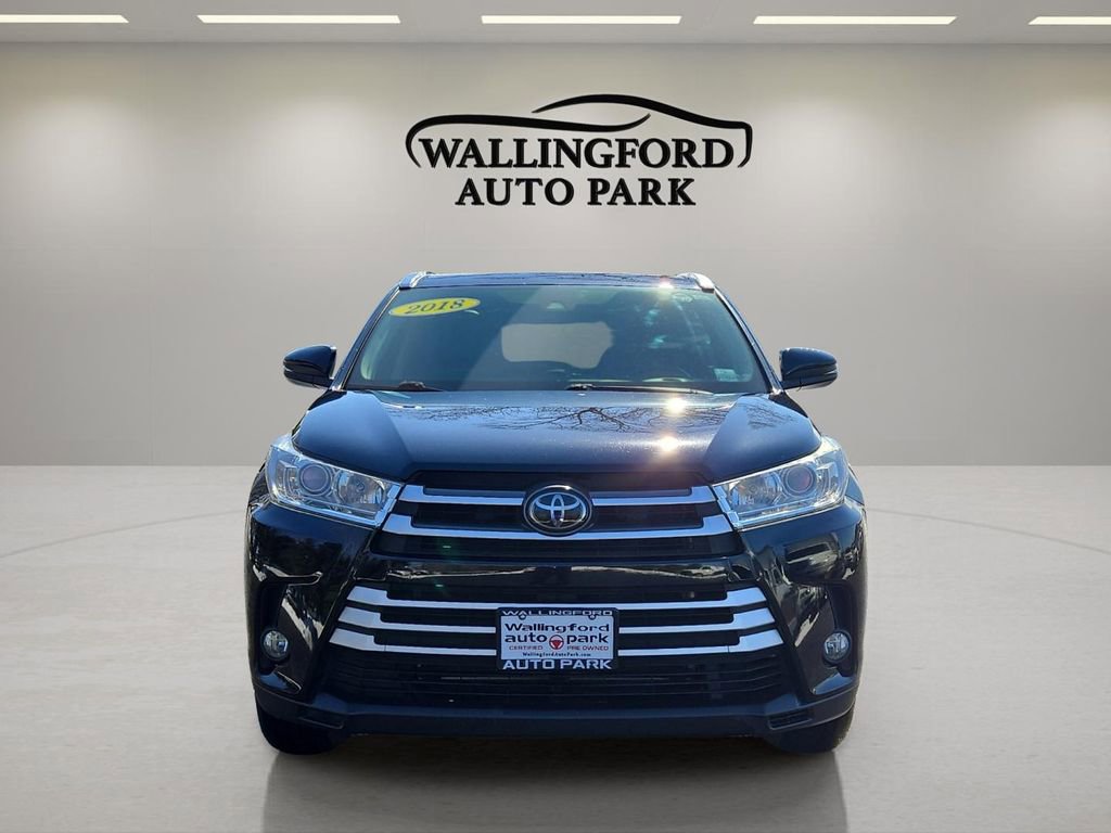 Used 2018 Toyota Highlander XLE w/ Carpet Mat Package (TMS) image 2