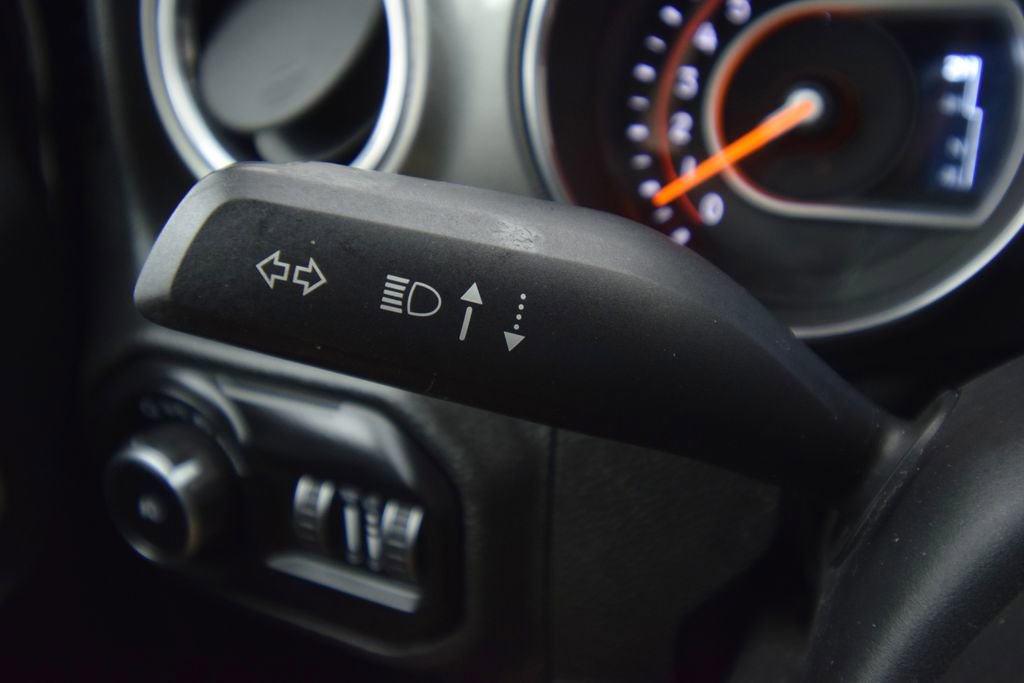 Used 2018 Jeep Wrangler Unlimited Sahara w/ Uconnect 4C Nav & Sound Group image 37