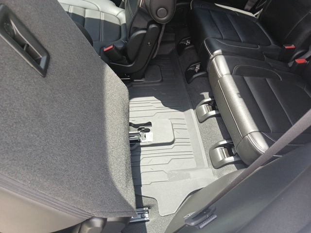 Used 2023 GMC Acadia Denali w/ Denali Ultimate Package FWD image 12