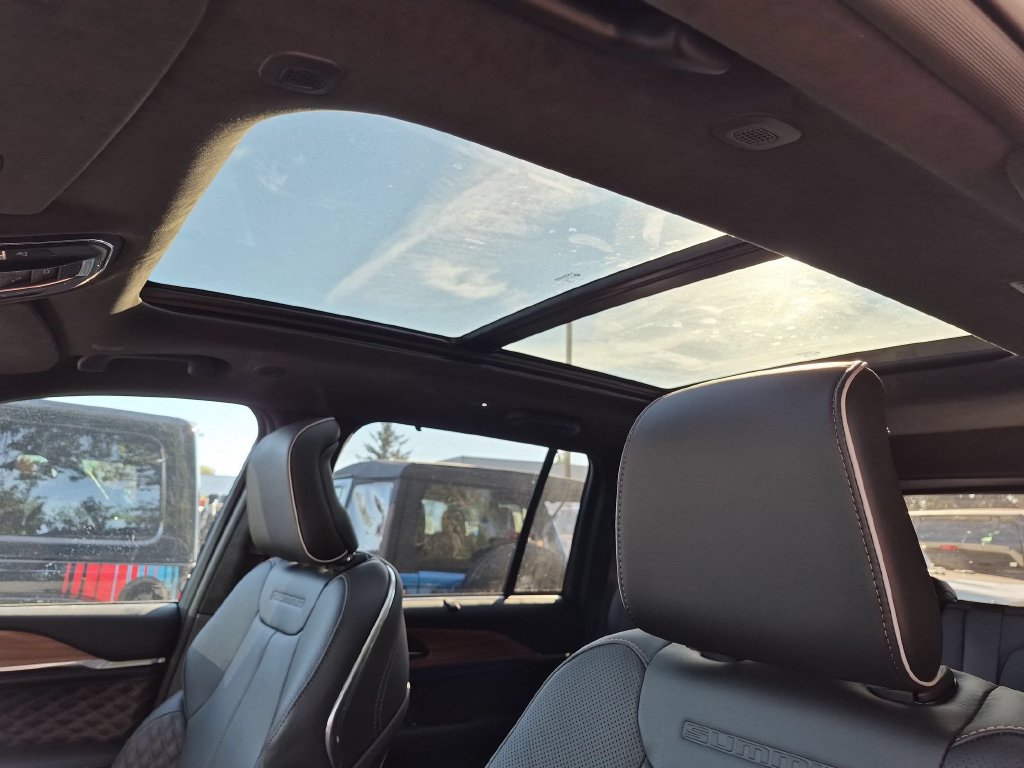 New 2027 Jeep Grand Cherokee Summit AWD/4WD image 28