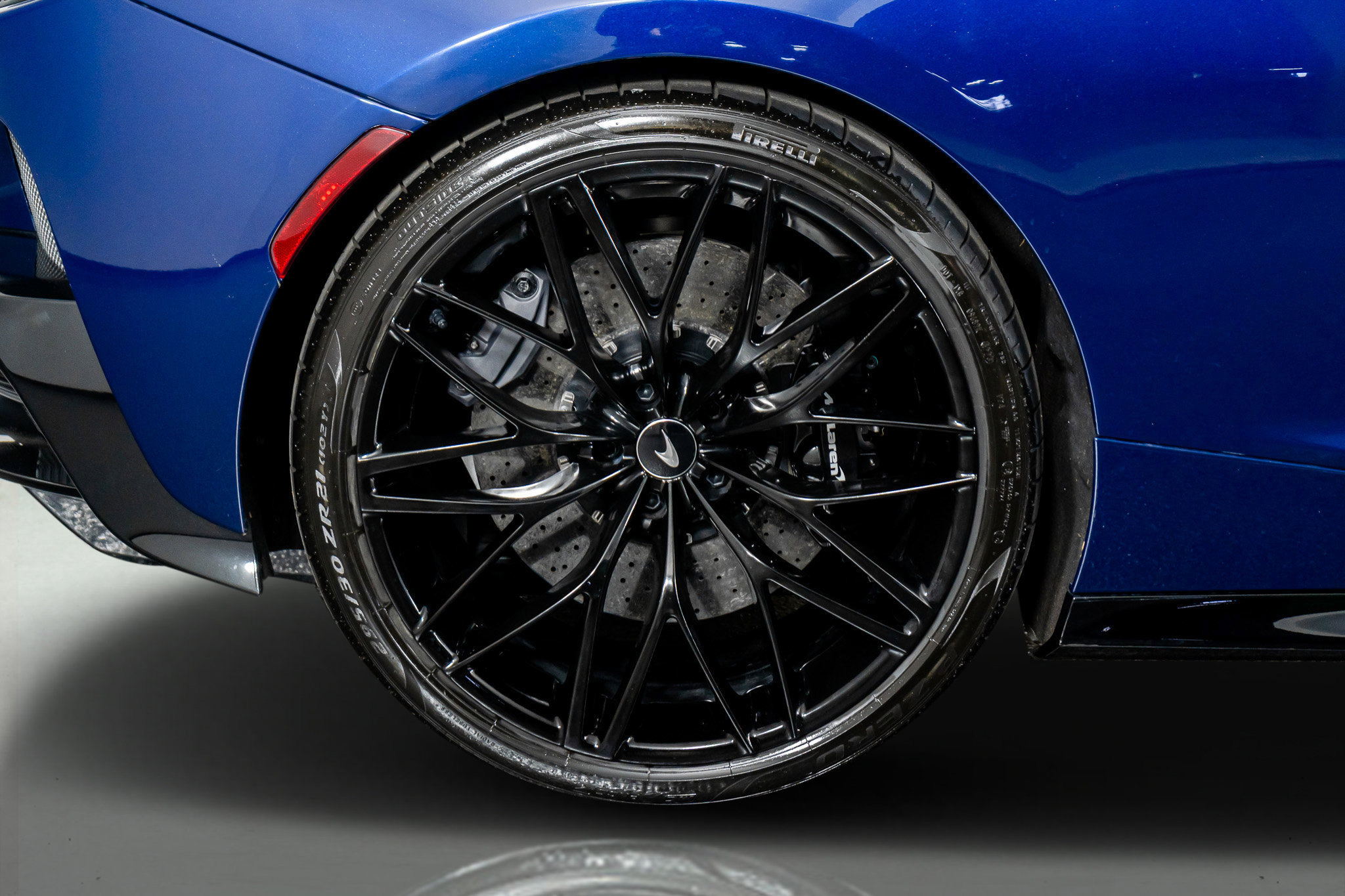 Used 2023 McLaren GT image 9