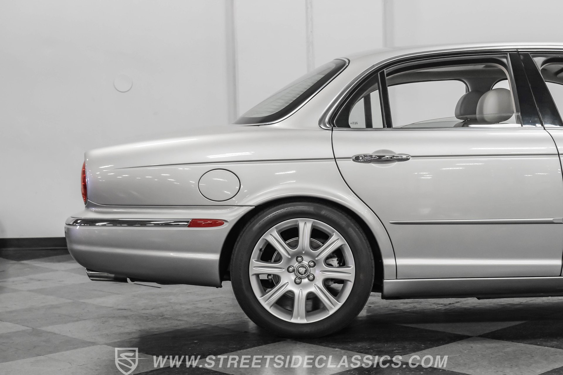 Used 2004 Jaguar XJ8 image 30