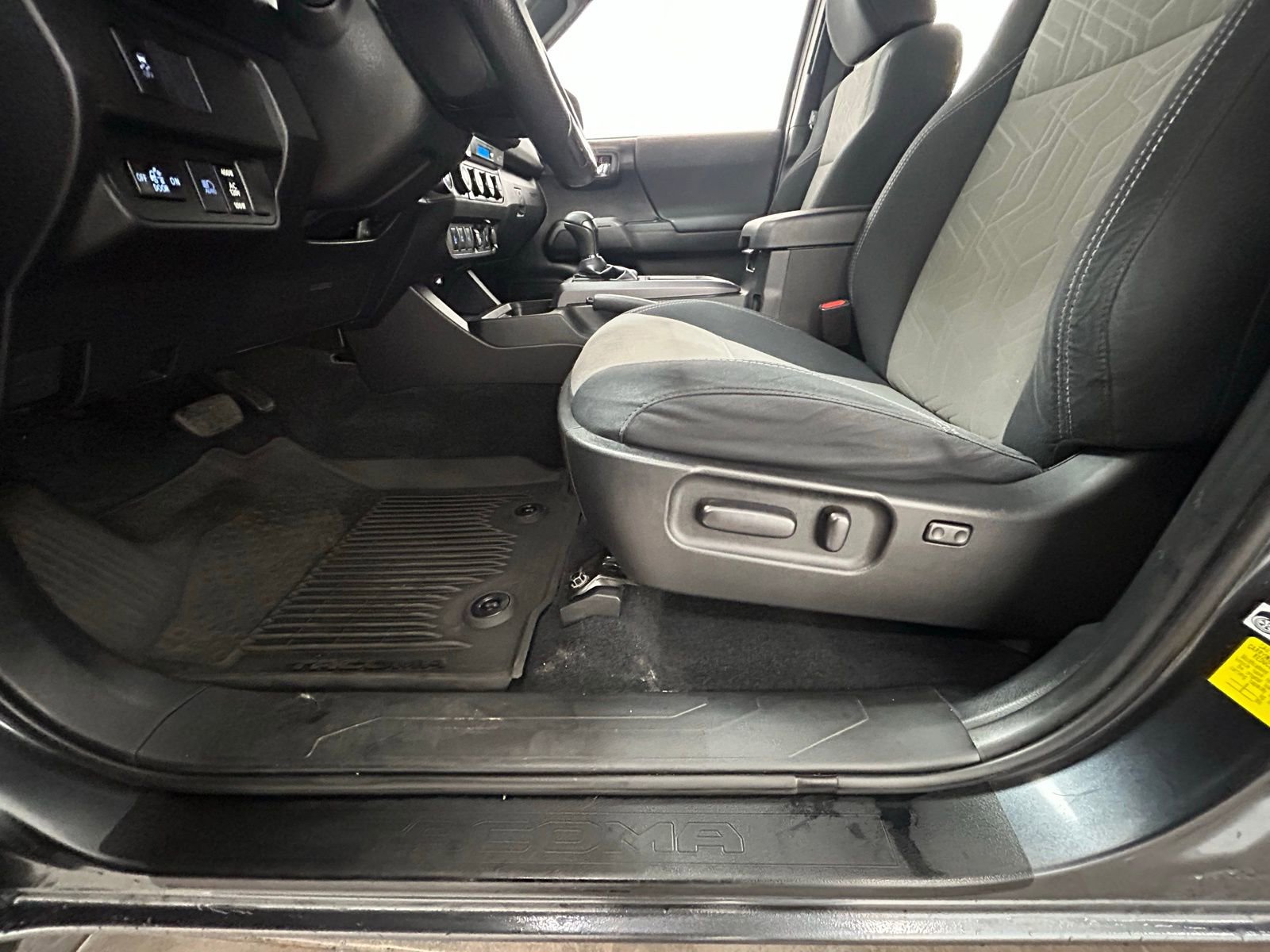 Used 2021 Toyota Tacoma TRD Off-Road w/ Technology Package image 31