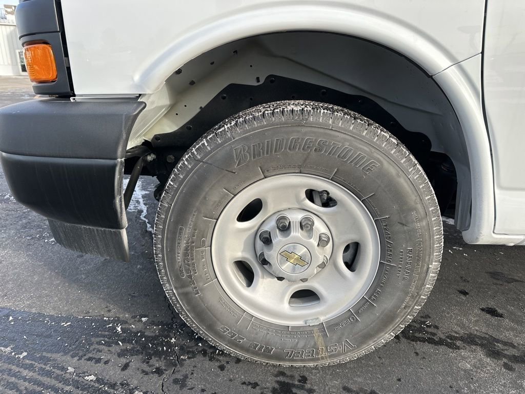 Used 2025 Chevrolet Express 2500 Extended w/ Communications Package image 15