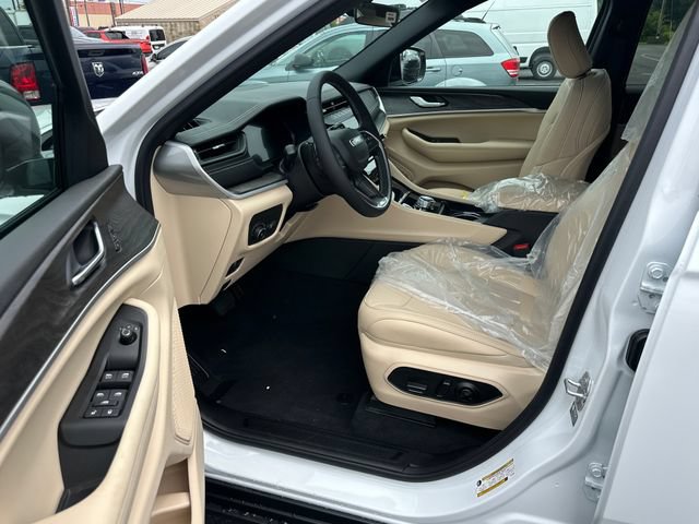 New 2026 Jeep Grand Cherokee L Limited AWD/4WD image 10